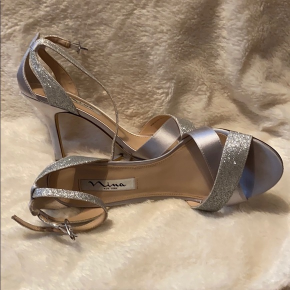 NINA SILVER SHOES SIZE 8 1/2 - Picture 1 of 4